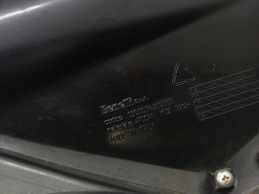 Benelli TNT 1130 Sport [2002] - Tampa do tanque no revestimento do tanque direito