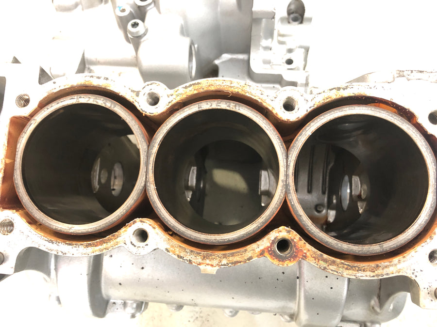 Triumph Sprint 955i RS T695 [2001] - Motor de fuselagem de bloco de motor com pistão