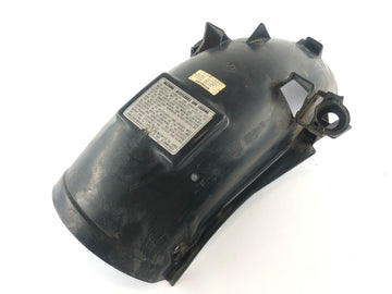 Honda VF 1000 F SC15 [1986] - painel interno da proteção contra respingos da parte inferior traseira